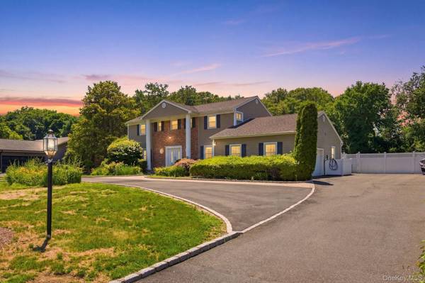 25 Artisan AVE, Huntington, NY 11743