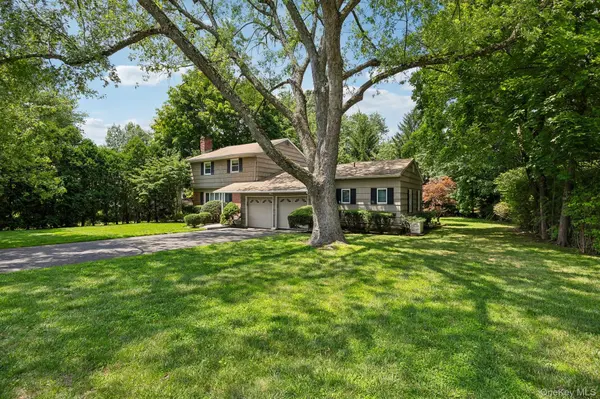 4 Holly LN, Rye Brook, NY 10573