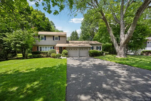 4 Holly LN, Rye Brook, NY 10573