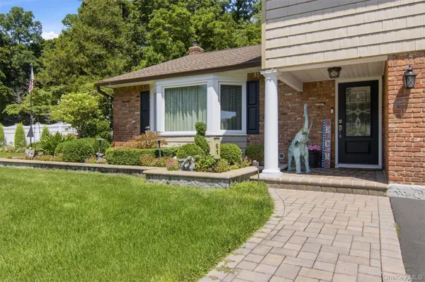 61 Viola DR, Glen Cove, NY 11542