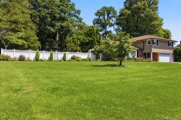 61 Viola DR, Glen Cove, NY 11542