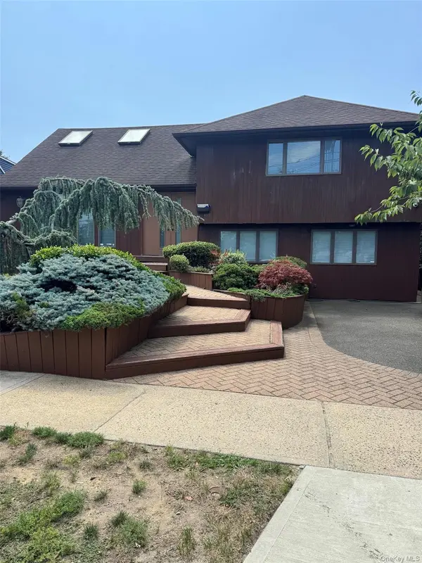 219 Vermont AVE, Oceanside, NY 11572