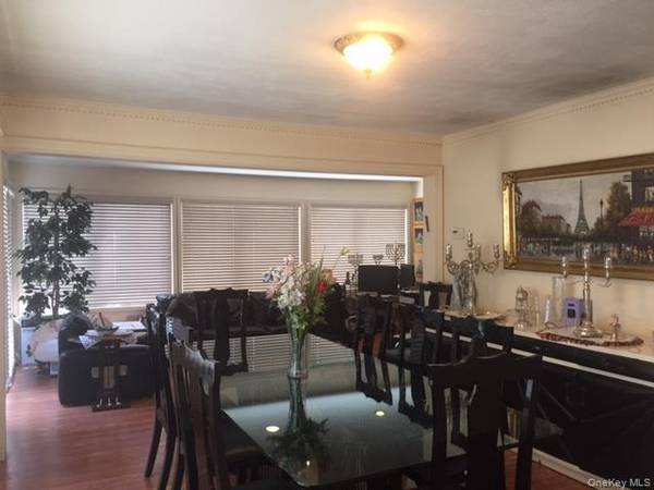 149 Lakeside DR, Lawrence, NY 11559
