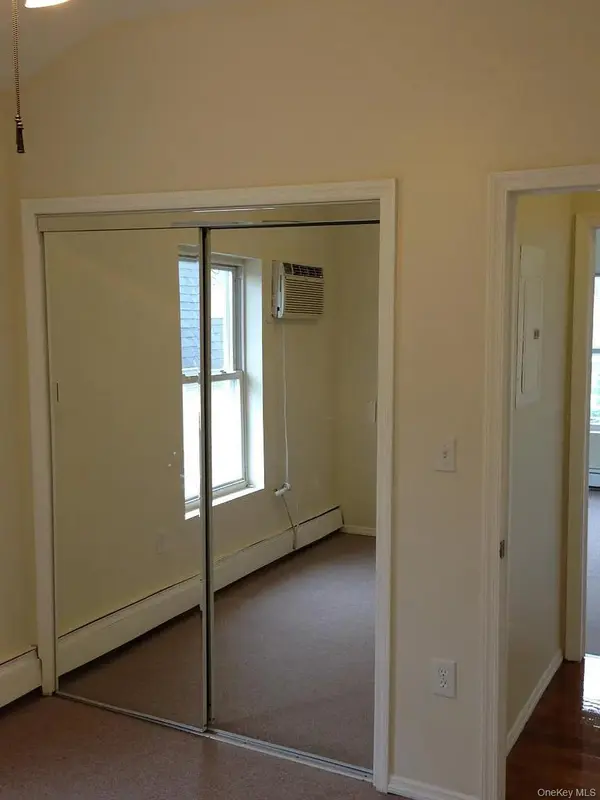 9718 125th ST, Richmond Hill, NY 11419