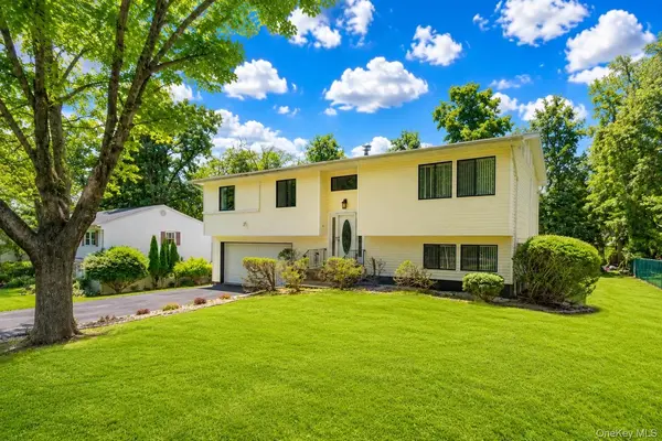 23 Carriage LN, Spring Valley, NY 10977
