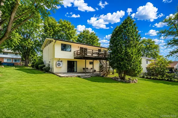 23 Carriage LN, Spring Valley, NY 10977