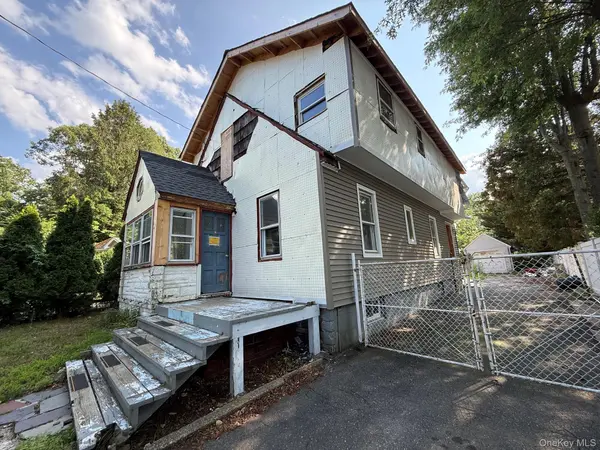 1014 Washington DR, Centerport, NY 11721