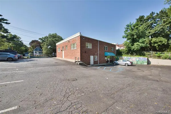121 Pulaski RD #4, Kings Park, NY 11754