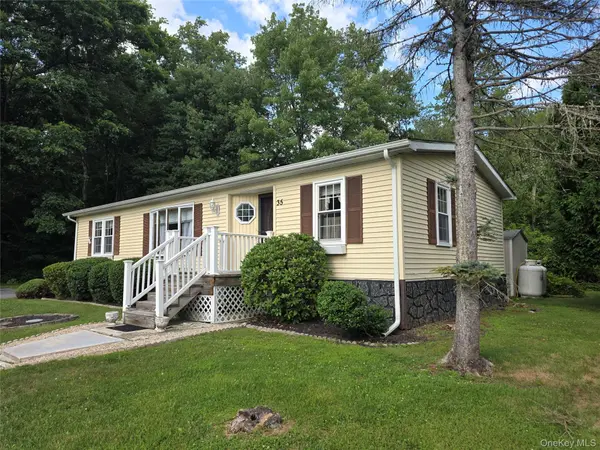 35 Perry RD, Hyde Park, NY 12538