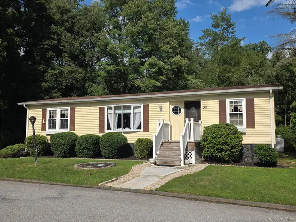 35 Perry RD, Hyde Park, NY 12538
