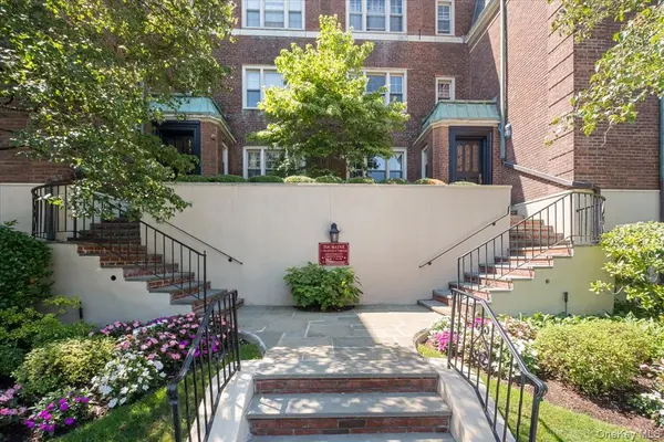 7 Chateaux CIR #7F, Scarsdale, NY 10583