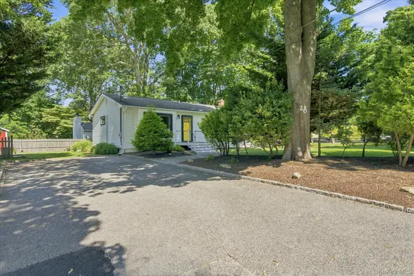 20 Lynbrook DR, Sound Beach, NY 11789