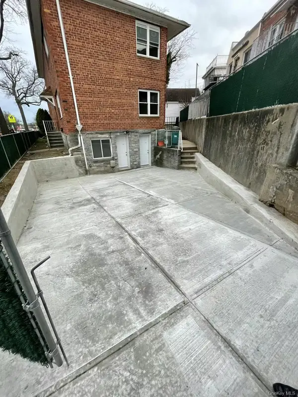 33-08 Francis Lewis BLVD, Flushing, NY 11358