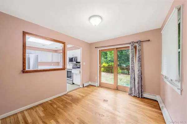 11 Radio AVE, Miller Place, NY 11764