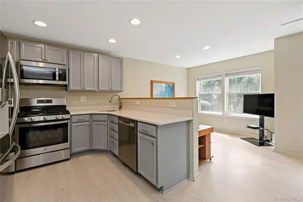 138 Underhill LN, Peekskill, NY 10566