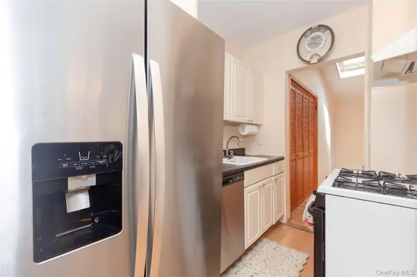 2036 Hobart AVE, Bronx, NY 10461