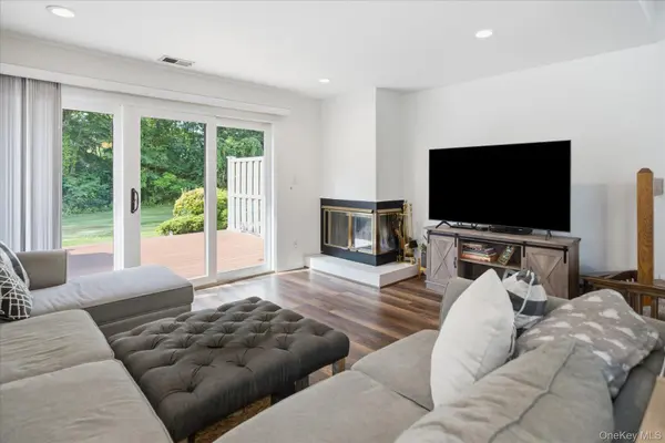 112 Beecher Avenue EXT, East Islip, NY 11730