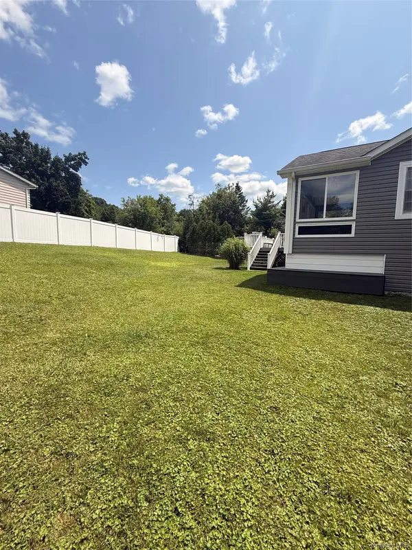 14 Larchwood DR, Goshen, NY 10924