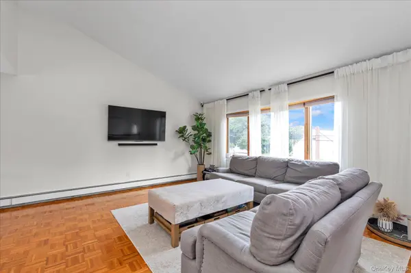 583 N Erie AVE, Lindenhurst, NY 11757