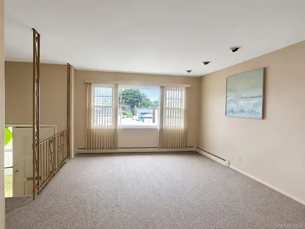 344 47th ST, Lindenhurst, NY 11757