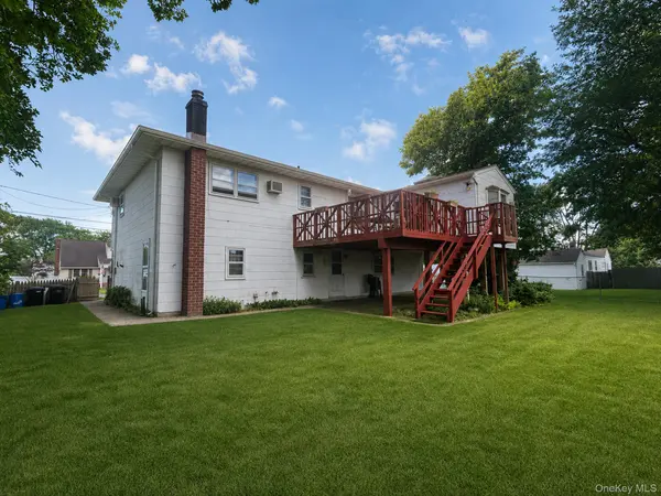 344 47th ST, Lindenhurst, NY 11757