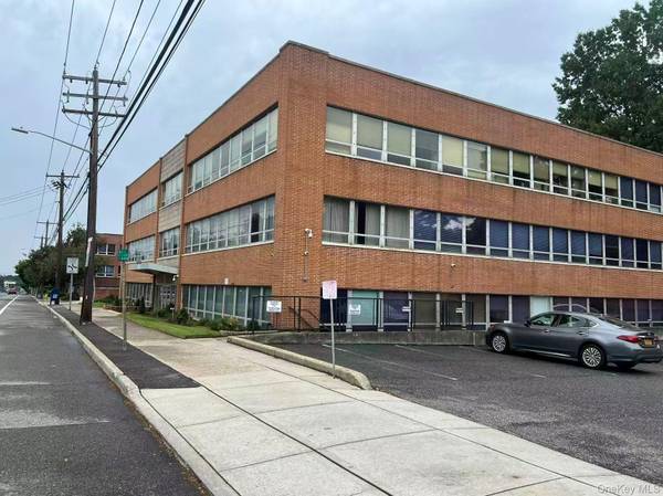 445 Northern BLVD, Great Neck, NY 11021