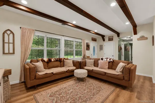 22 Deer AVE, Middle Island, NY 11953