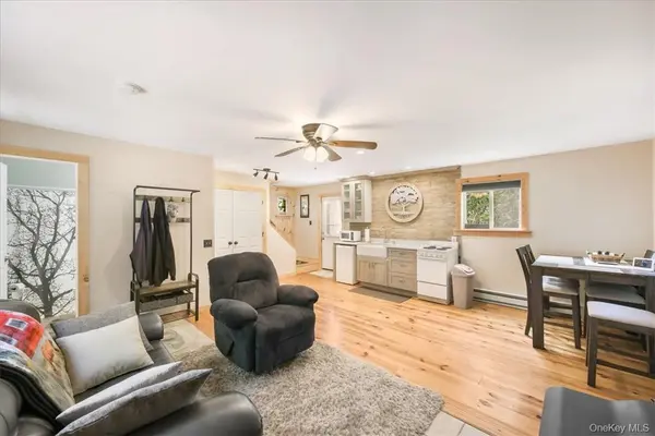 96 Treetops TRL, Bloomingburg, NY 12721