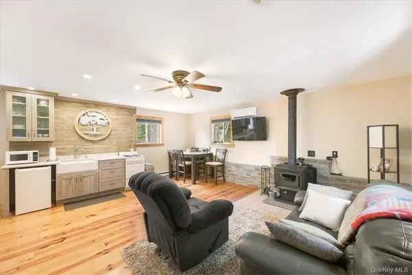 96 Treetops TRL, Bloomingburg, NY 12721