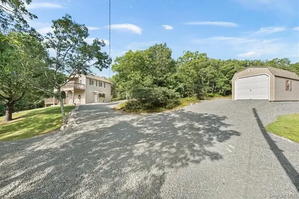96 Treetops TRL, Bloomingburg, NY 12721