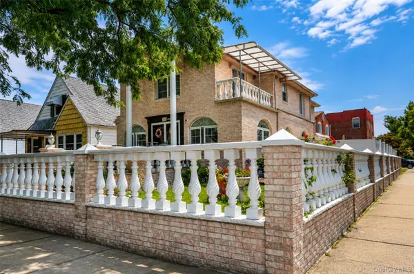 265-04 79th AVE, Glen Oaks, NY 11004