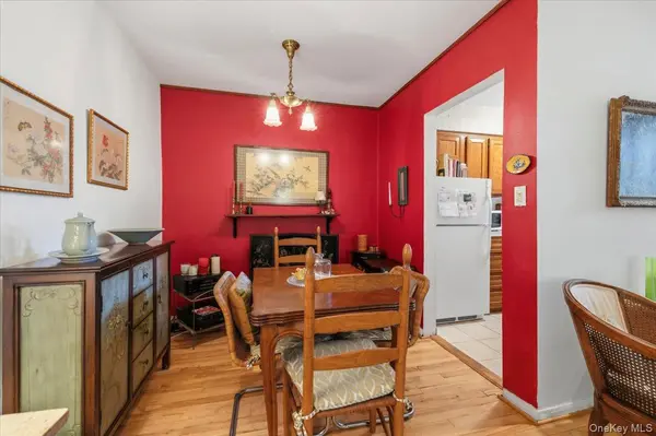 74 Edwards ST #2B, Roslyn Heights, NY 11577