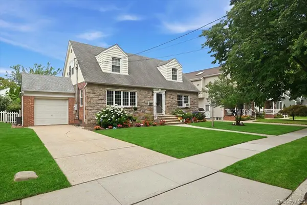 166 Beech ST, Floral Park, NY 11001