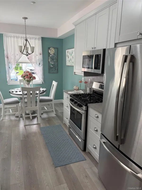250 Sand Hills LN, Medford, NY 11763