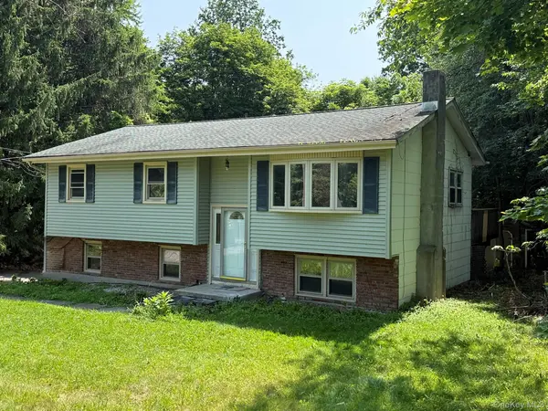 246 Skyline DR, Highland Mills, NY 10930