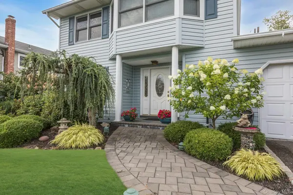 100 Middlesex AVE, Oakdale, NY 11769