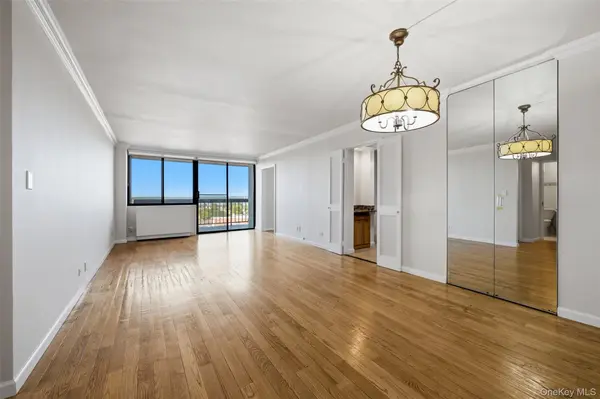 2 Bay Club DR #11Z, Bayside, NY 11360