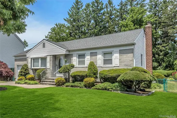 83 Knickerbocker RD, Plainview, NY 11803