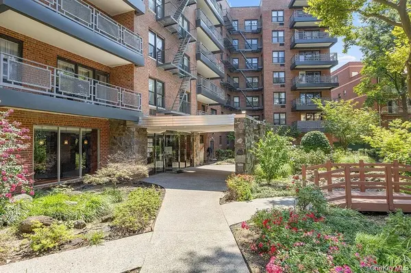 87-10 51 ##1, Elmhurst, NY 11373