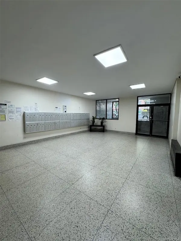 142-20 41st Ave #6C, Flushing, NY 11355