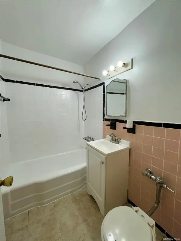 142-20 41st Ave #6C, Flushing, NY 11355