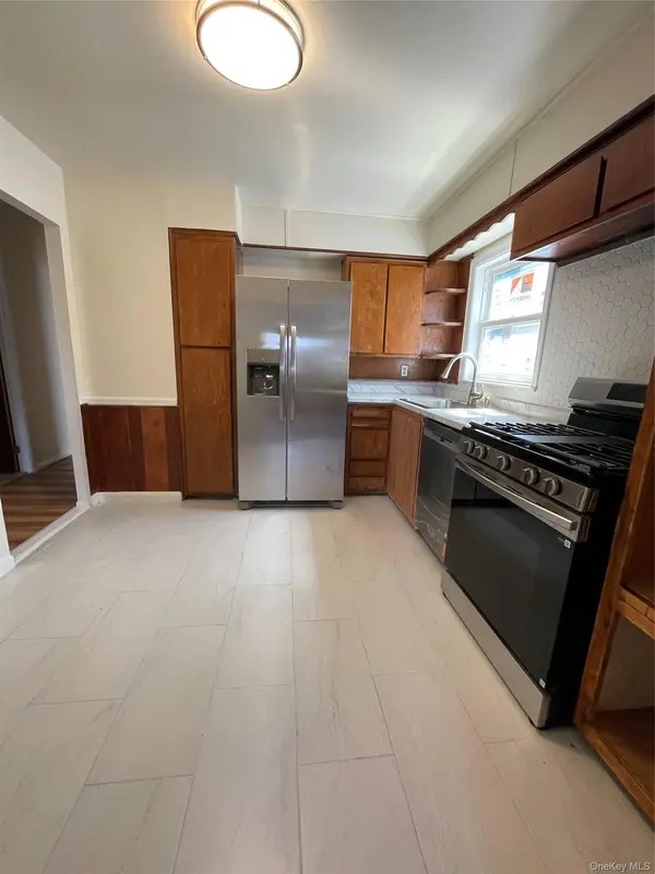 164-26 76th AVE #1, Fresh Meadows, NY 11366