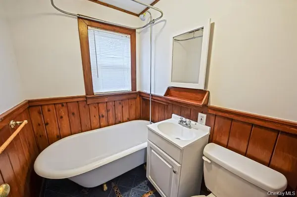 8 Eastern  concourse, Amityville, NY 11701