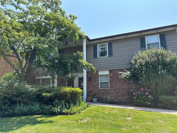 17 Alex LN, Glen Cove, NY 11542
