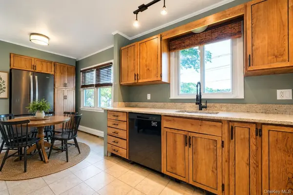 3 Ireland DR, Poughkeepsie, NY 12603