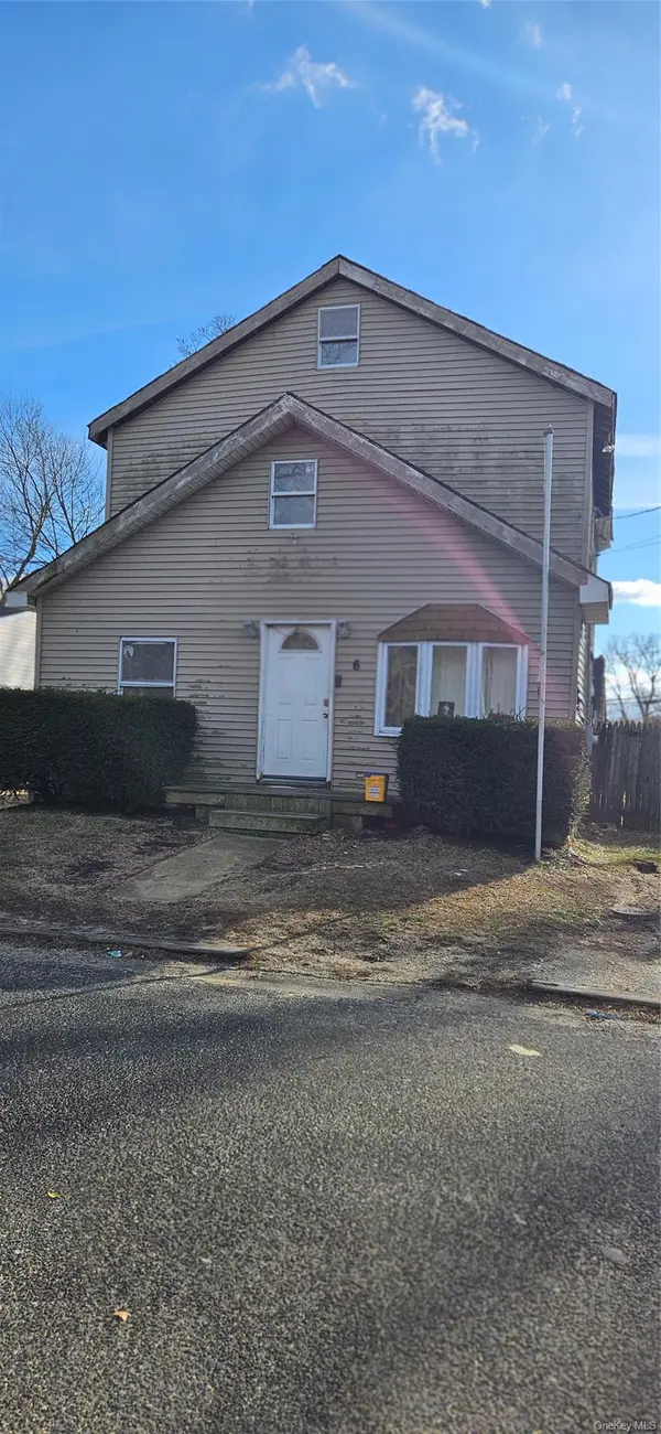 6 Hansen ST, Bay Shore, NY 11706