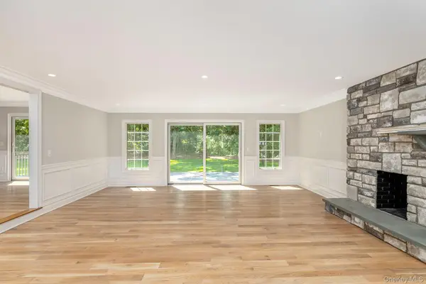 5 Hemingway DR, Dix Hills, NY 11746