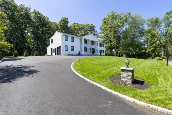 5 Hemingway DR, Dix Hills, NY 11746