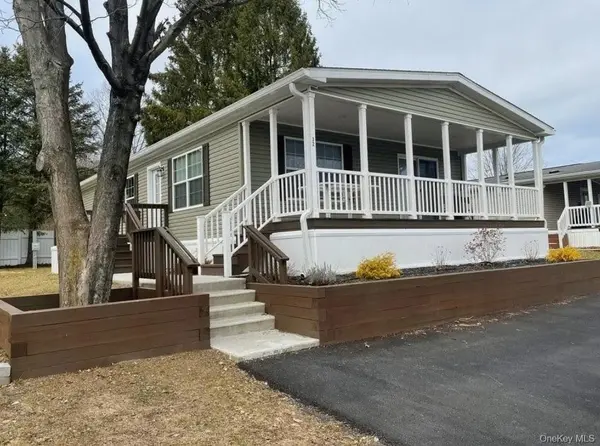 32 Scribo LN, Wappingers Falls, NY 12590