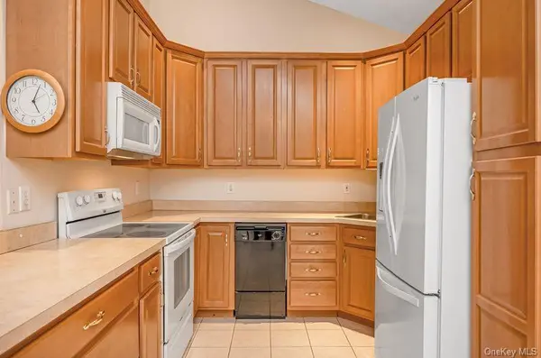 130 Francesca WAY, Amityville, NY 11701